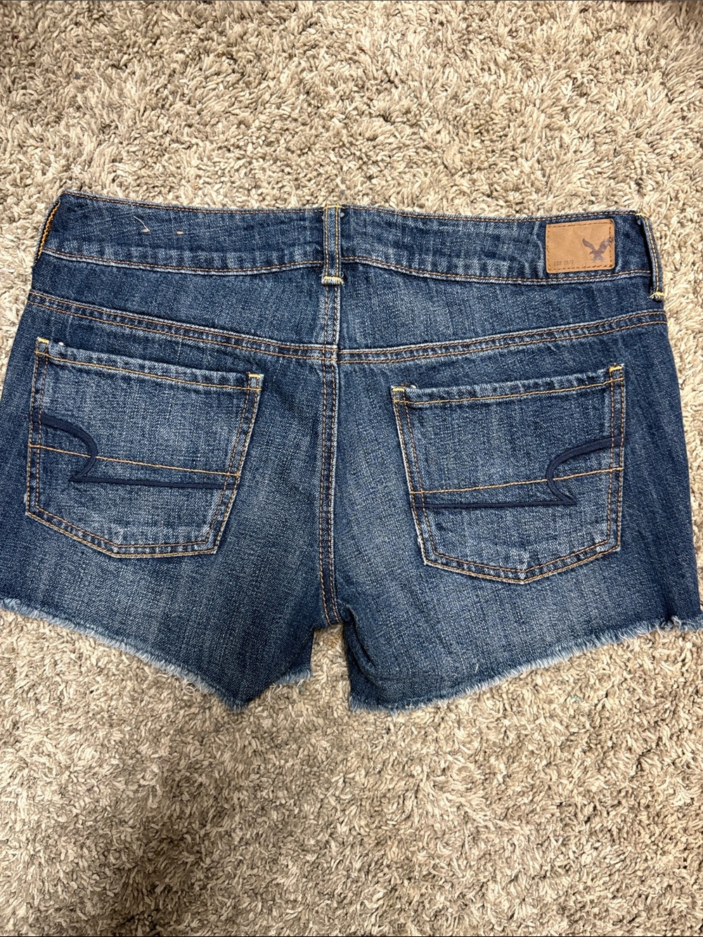 American Eagle Outfitters Dark Blue Denim Floral Embroidered Jean Shorts size 6 - Picture 3 of 4